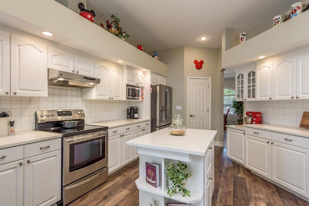 6207 CLAIRE DE LUNE COURT gallery image #24