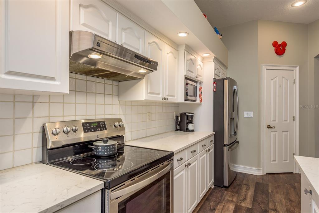 6207 CLAIRE DE LUNE COURT gallery image #25