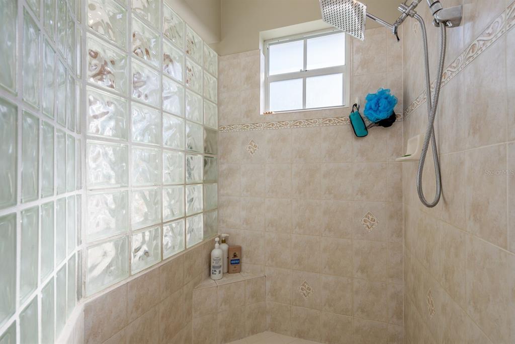 6207 CLAIRE DE LUNE COURT gallery image #32
