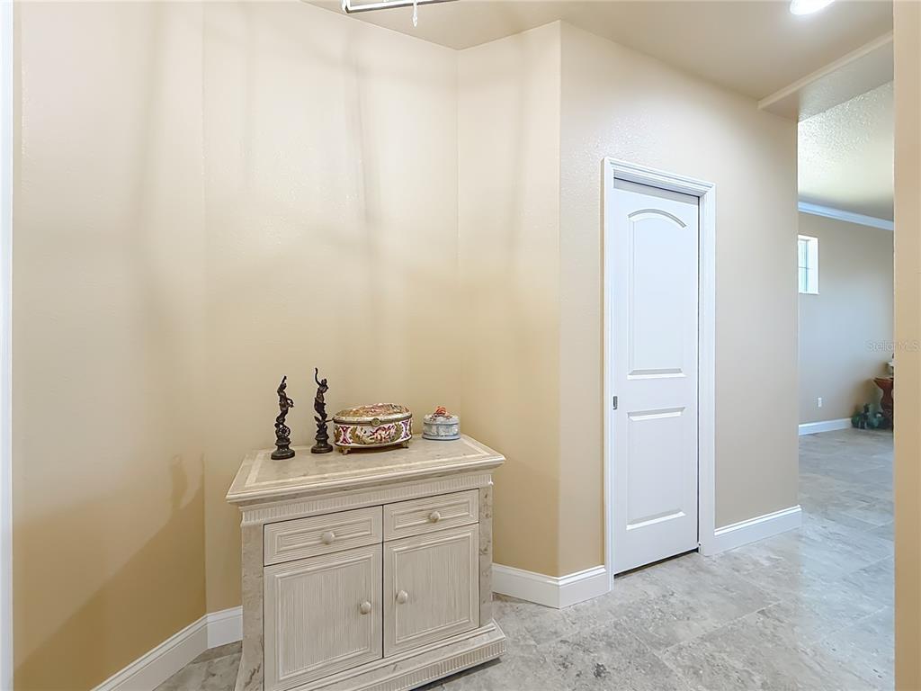 5061 W OAKHILL STREET gallery image #32