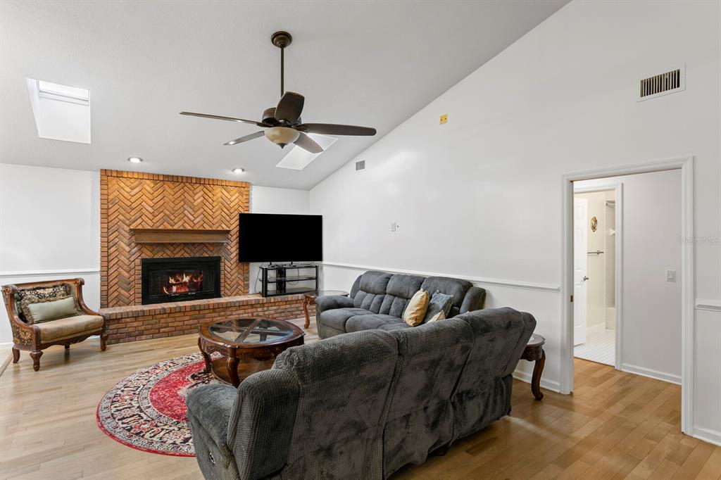 11504 MOFFAT PLACE gallery image #14
