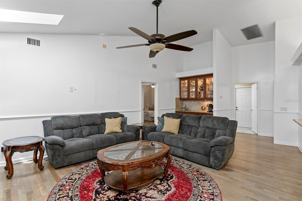 11504 MOFFAT PLACE gallery image #16