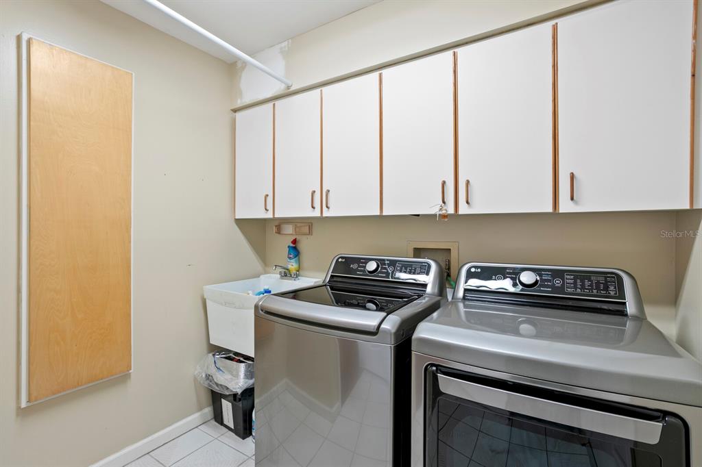 11504 MOFFAT PLACE gallery image #33