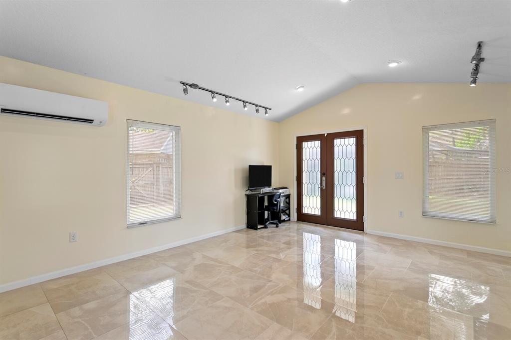 11504 MOFFAT PLACE gallery image #37