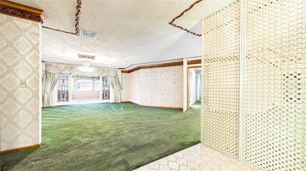 1116 N RIVERHILLS DRIVE gallery image #10