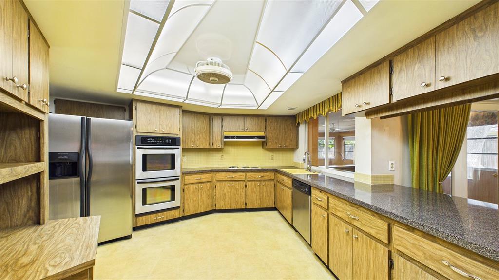 1116 N RIVERHILLS DRIVE gallery image #21