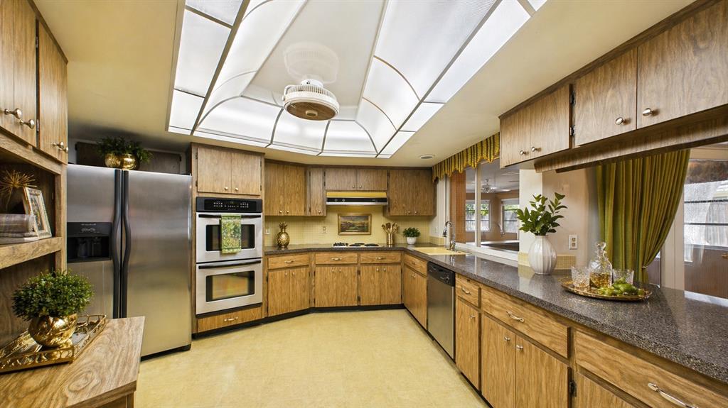 1116 N RIVERHILLS DRIVE gallery image #22