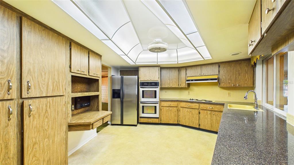 1116 N RIVERHILLS DRIVE gallery image #23