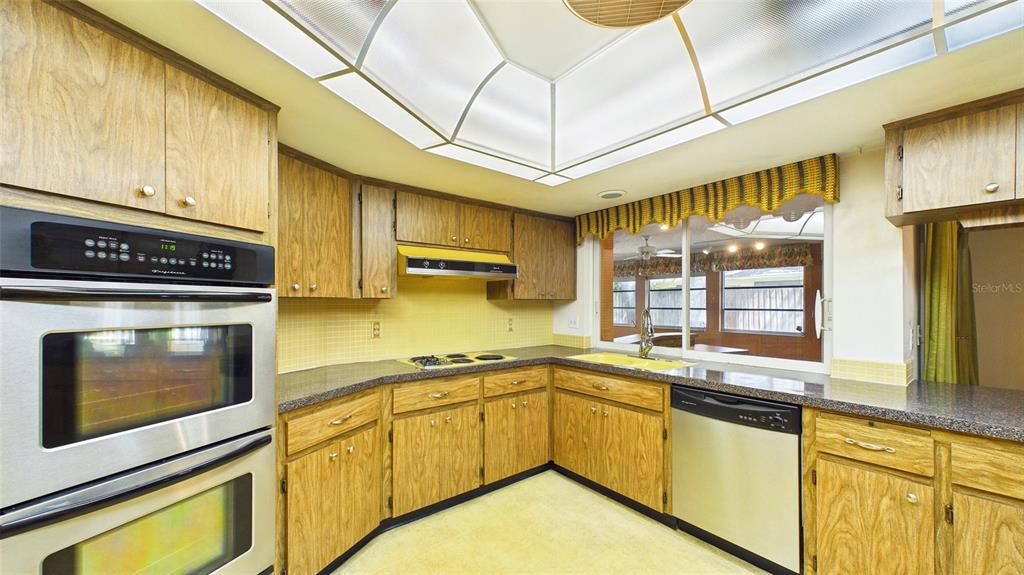 1116 N RIVERHILLS DRIVE gallery image #25