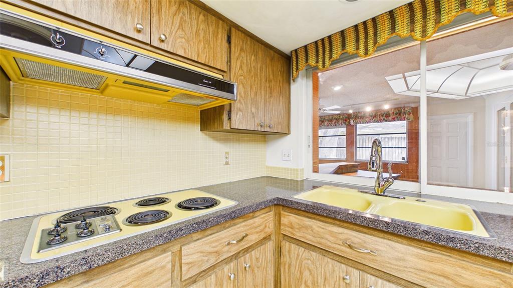 1116 N RIVERHILLS DRIVE gallery image #28