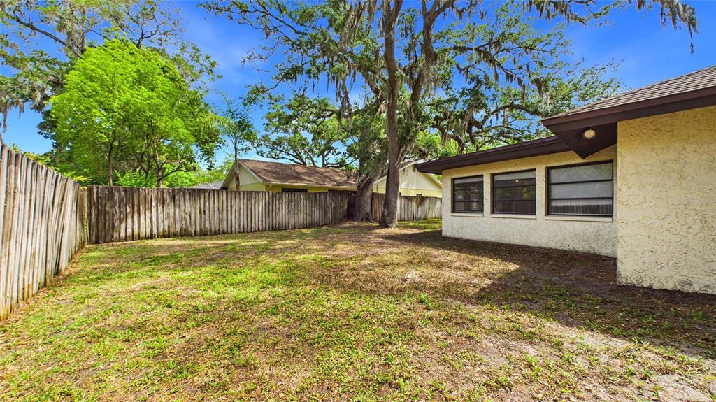 1116 N RIVERHILLS DRIVE gallery image #63