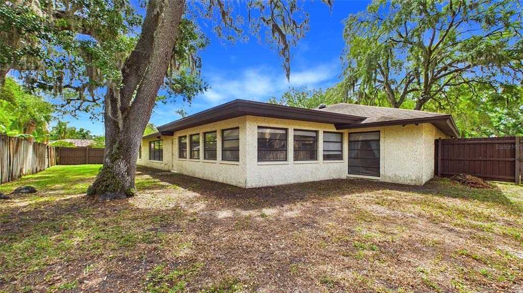 1116 N RIVERHILLS DRIVE gallery image #64