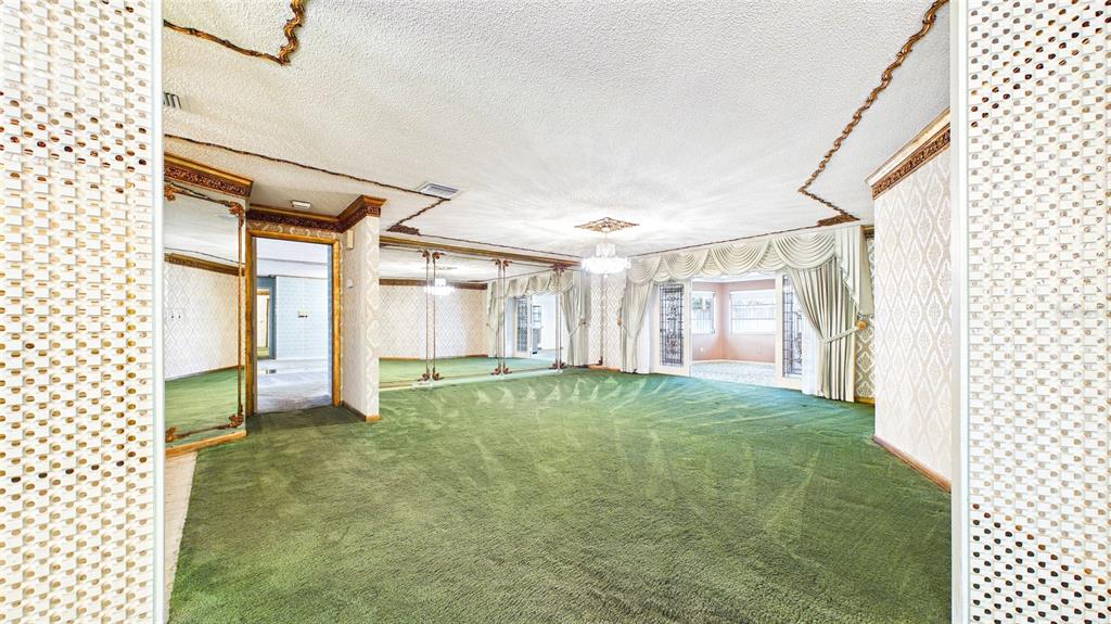 1116 N RIVERHILLS DRIVE gallery image #9