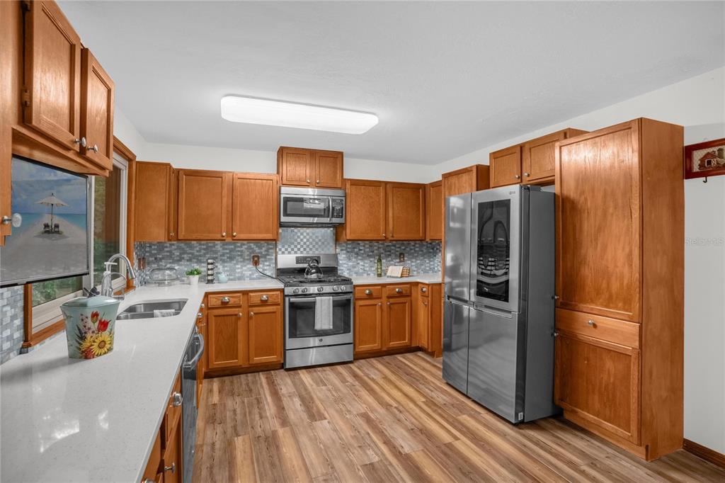 825 MELLOWOOD AVENUE gallery image #10