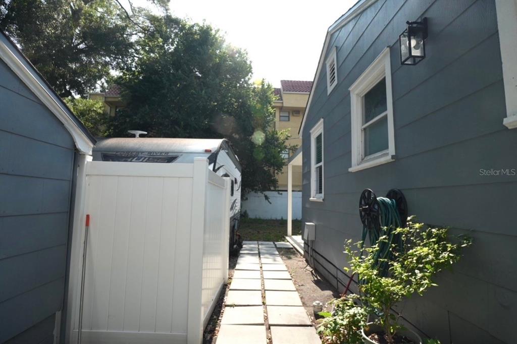 4405 N TAMPANIA AVENUE gallery image #16
