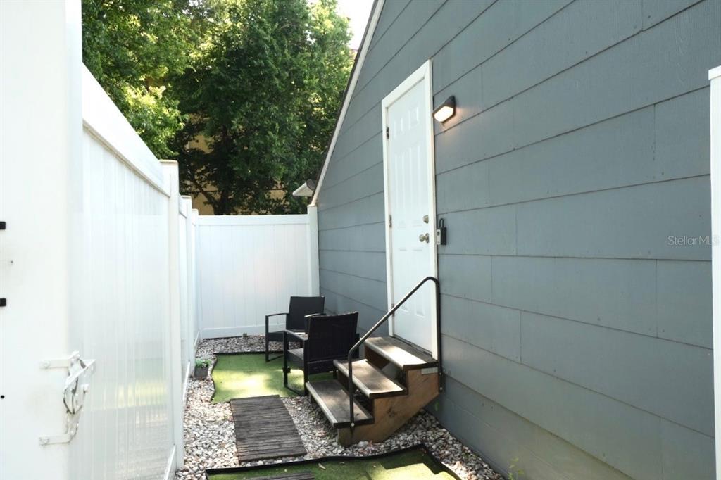 4405 N TAMPANIA AVENUE gallery image #17