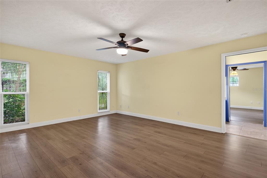 901 W RIVER DRIVE gallery image #11