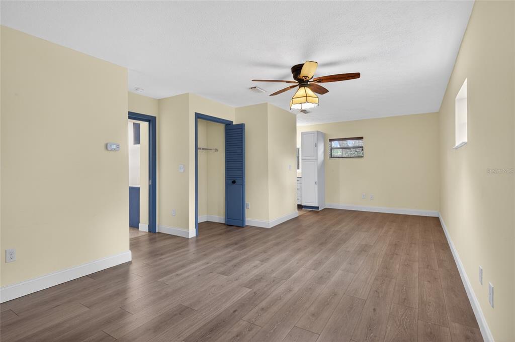 901 W RIVER DRIVE gallery image #29