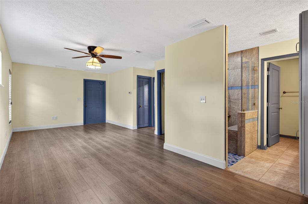 901 W RIVER DRIVE gallery image #30