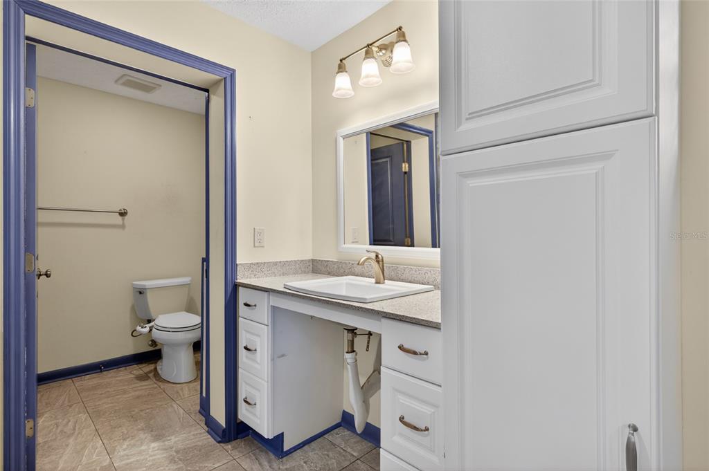 901 W RIVER DRIVE gallery image #33