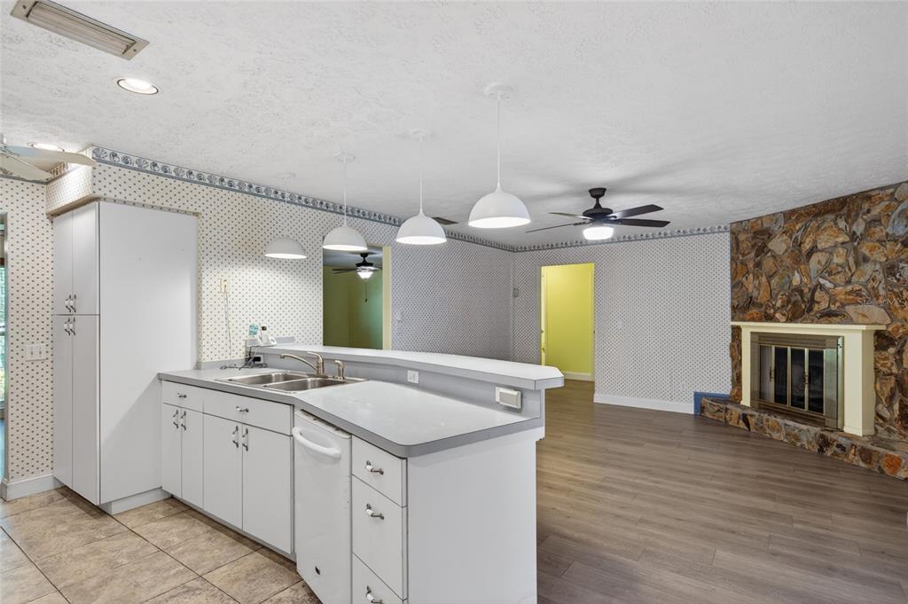 901 W RIVER DRIVE gallery image #7