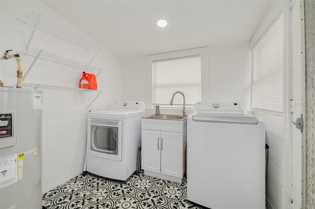 303 W CURTIS STREET gallery image #11