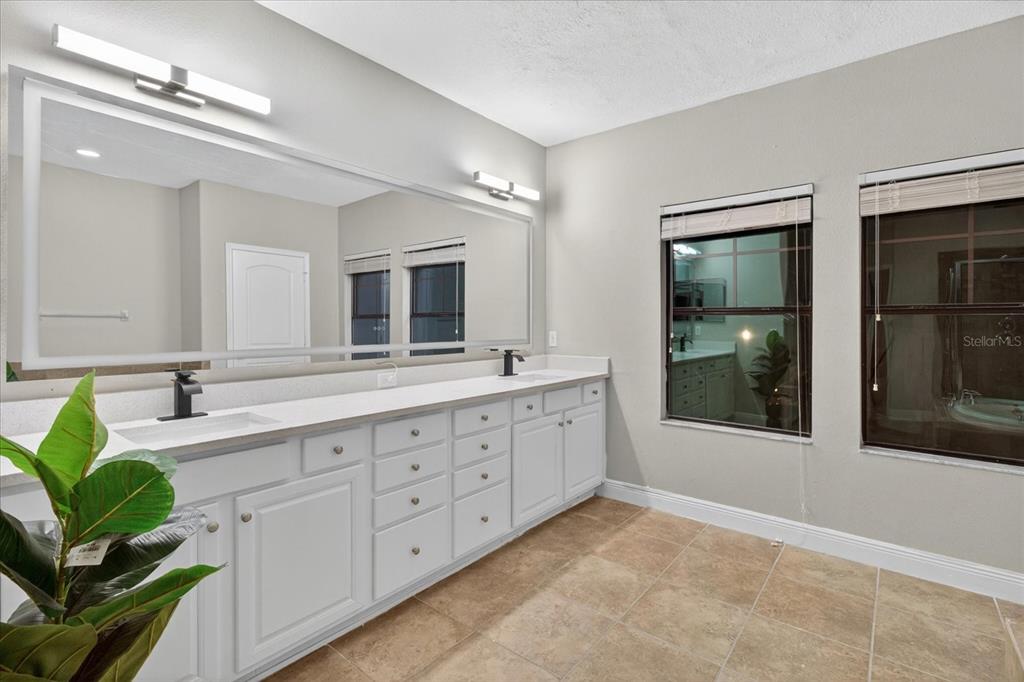 1389 HERITAGE LANDINGS DRIVE gallery image #50