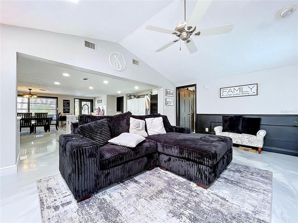 6950 SOUTHWIND DRIVE gallery image #9