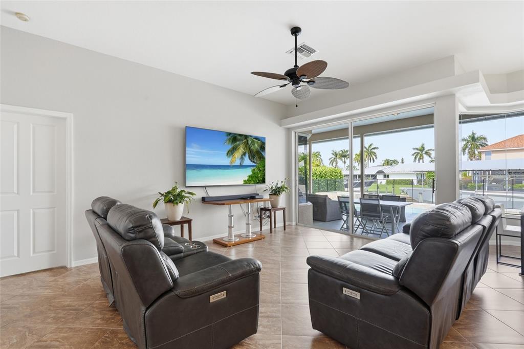 5020 SW 8TH PLACE gallery image #17