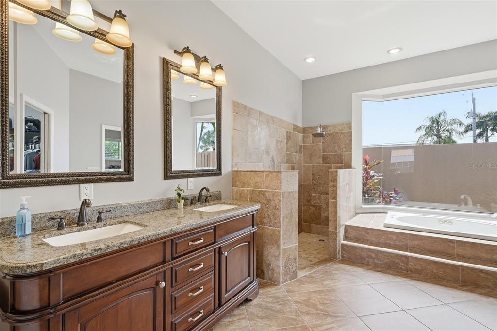 5020 SW 8TH PLACE gallery image #23