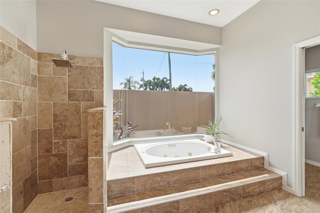 5020 SW 8TH PLACE gallery image #24