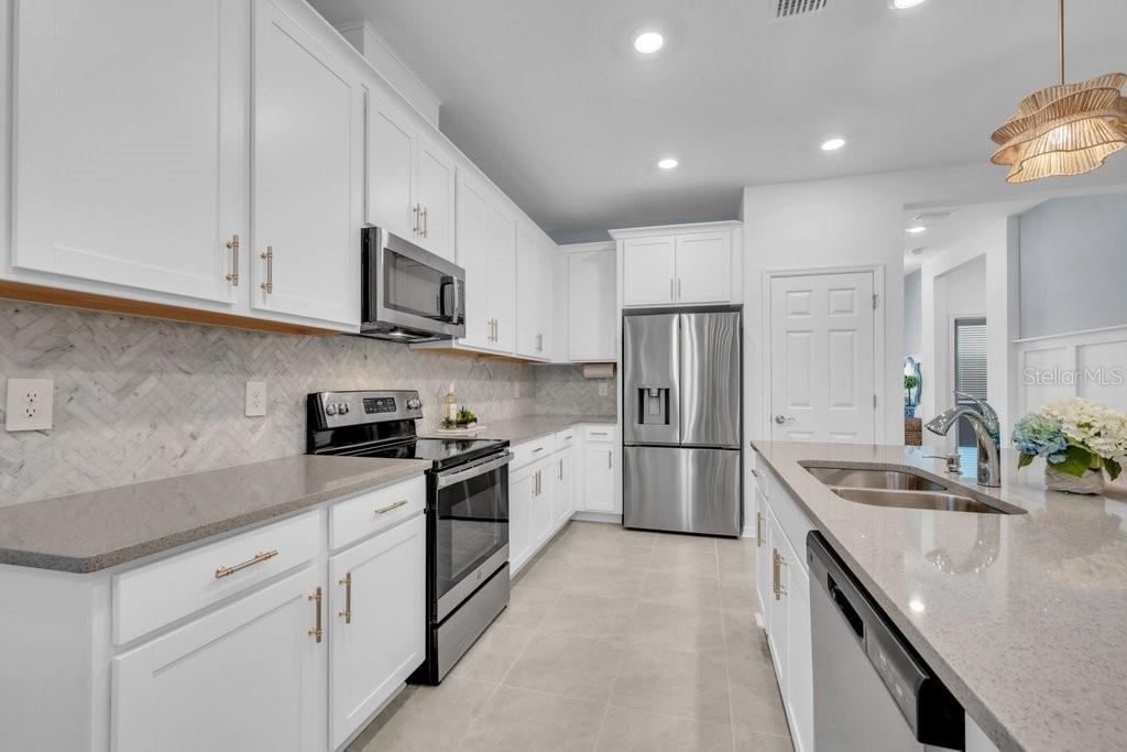 7644 LIVEWELL LANE