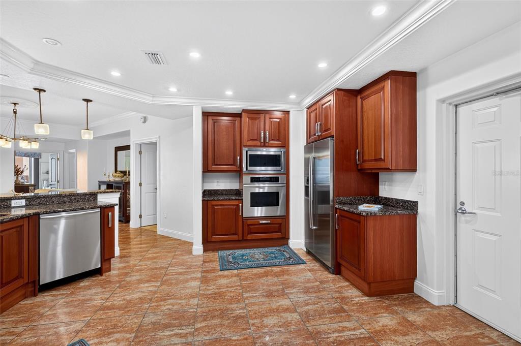 3245 S ATLANTIC AVENUE UNIT 10 gallery image #18