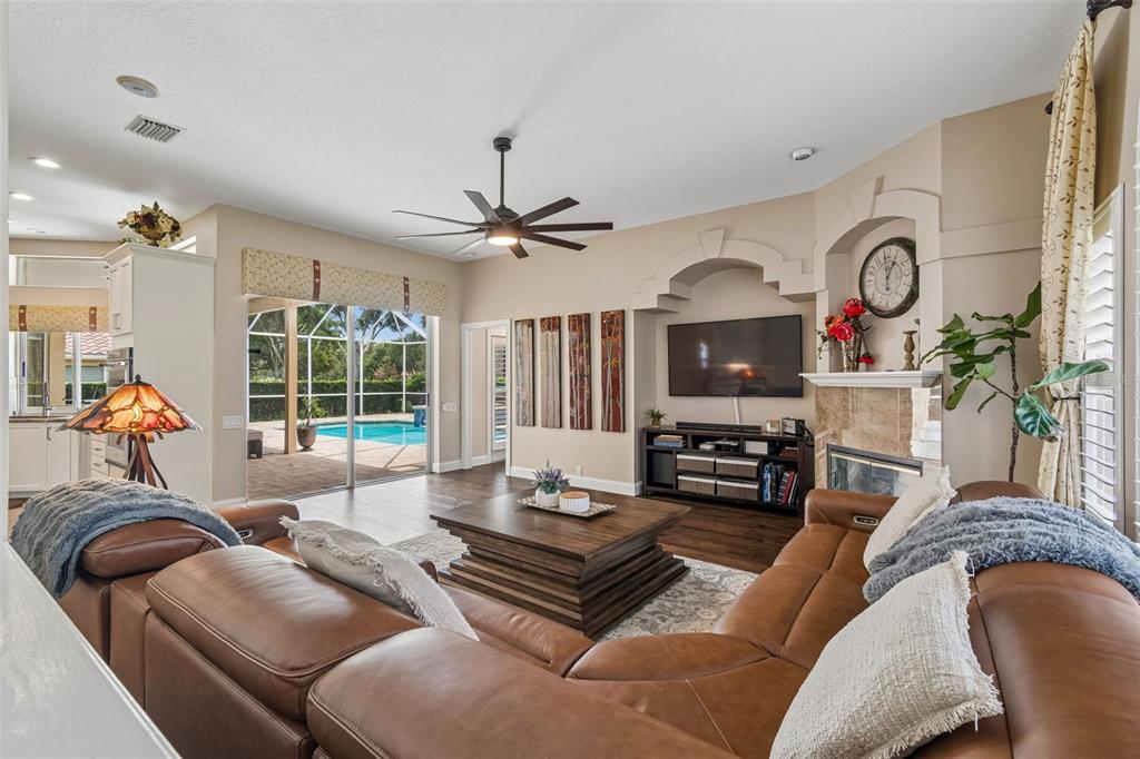 1021 HAGEN DRIVE gallery image #22