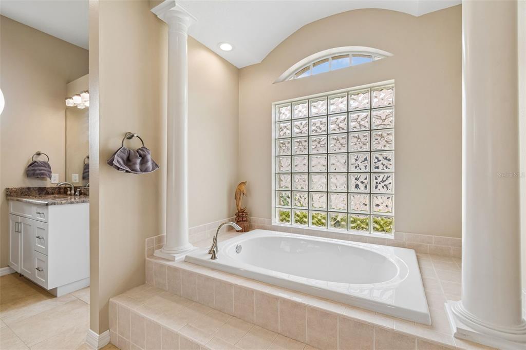 1021 HAGEN DRIVE gallery image #30