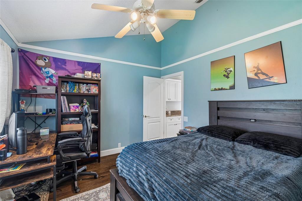 1021 HAGEN DRIVE gallery image #38