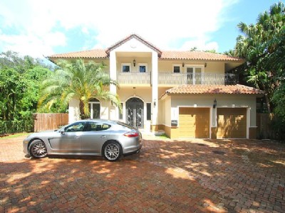 Grande Dame with 5 bedrooms and 4.5 baths
