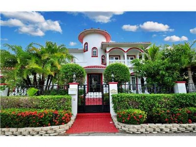 100 FEET OF DEEP WATERFRONT IN THE LAS OLAS ISLES
