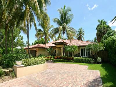 1330 E LAKE DR