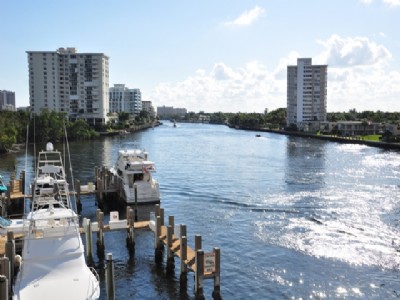 LARGE UPDATED SE CORNER 3BR/2.5BA RESIDENCE