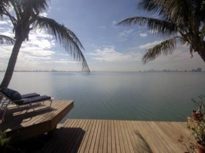 Spectacular Bayfront Mimo Property