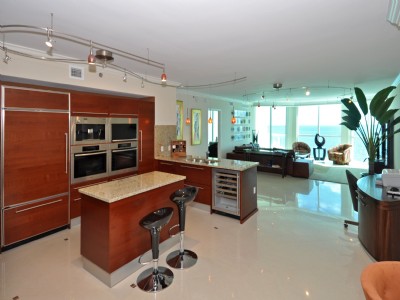Las Olas Beach Club #2104