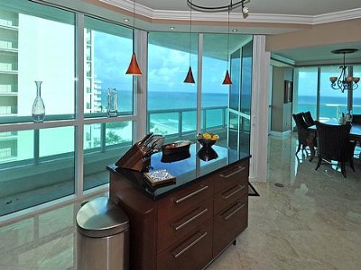 Las Olas Beach Club #1705