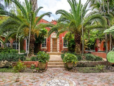 Demeure sur 1/2 acre dans une des plus belles rues de Coconut Grove