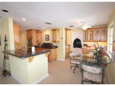 116 CRESCENT DR