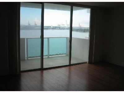 Special..BEST LOCATION..Luxury Rentals..on the Bay