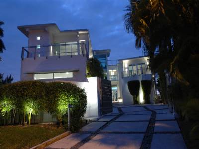 1215 N VENETIAN WY