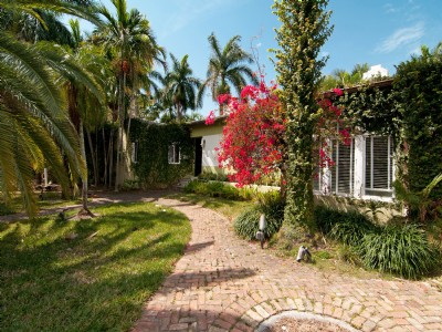 300 E SAN MARINO DR