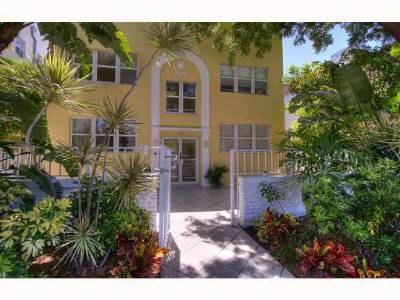 South Beach Dream Pad by Lincoln Road ($950)