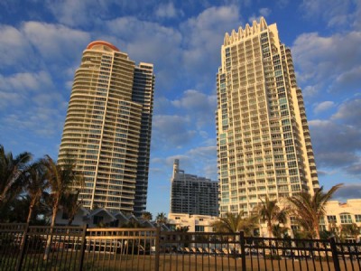 100 S Pointe Dr